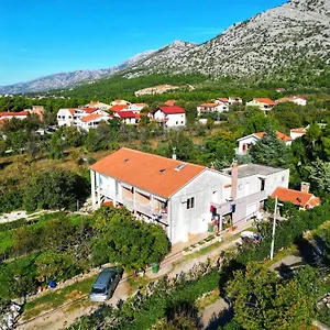 Apartman Lana 