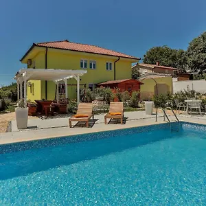 Dora Victoria Dream , Medulin Croatia